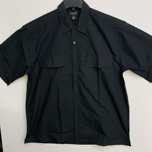 Reunion M black short sleeve shirt 2 front pockets